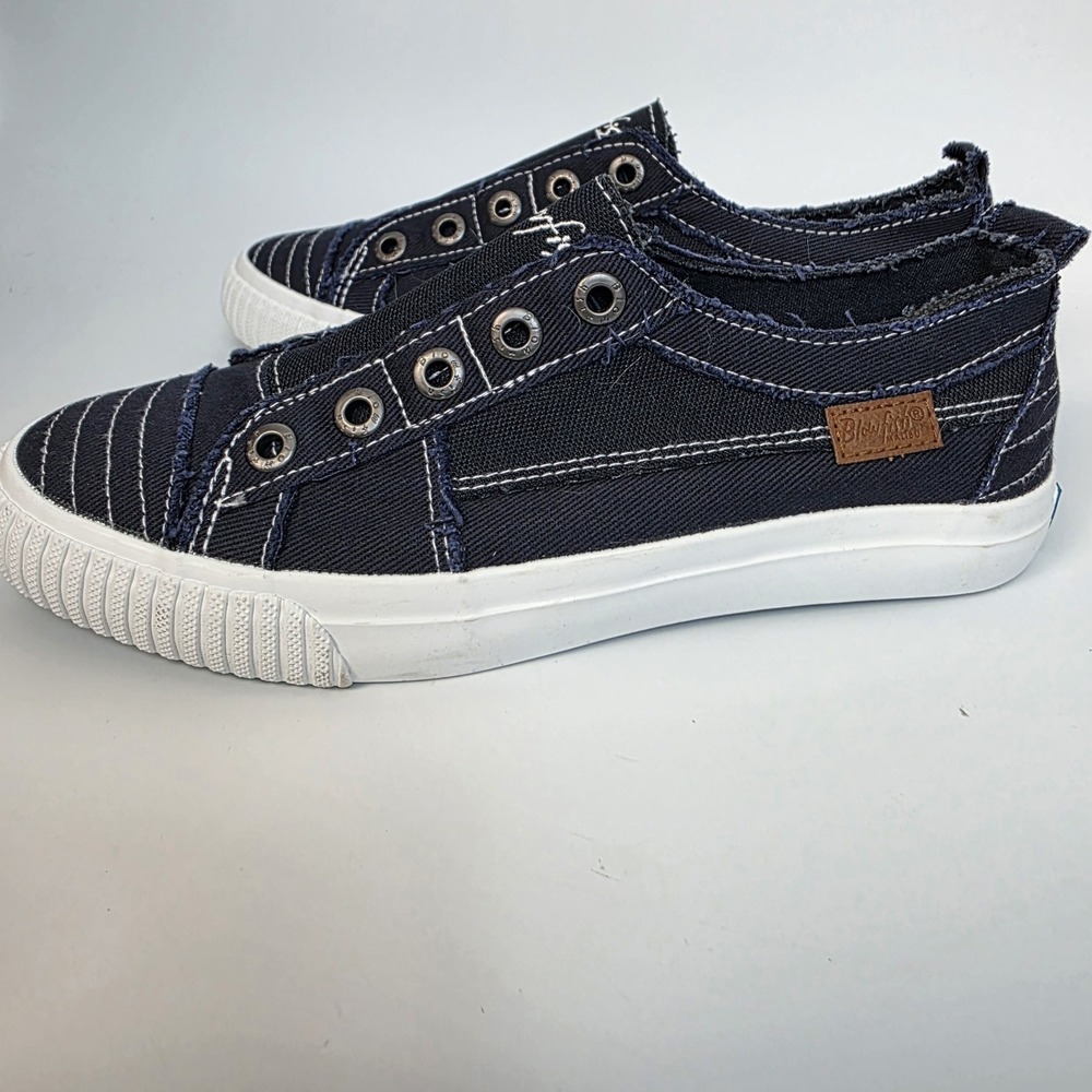 NEW Women's Blowfish Malibu Slip-On sneakers in a dark blue canvas Size 8.5M - Picture 3 of 12